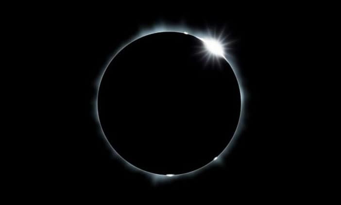 total-solar-elipse-diamondring-600×400
